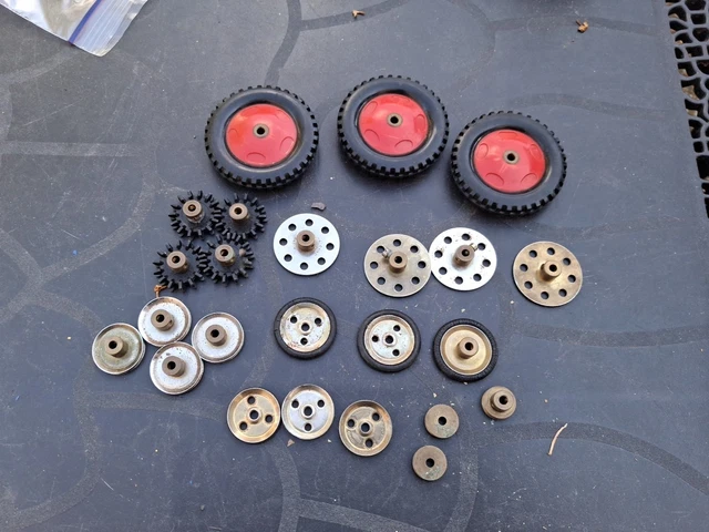 Lot De 56 Roues Et Poulies Meccano Anciennes - Pièces Détachées Vintage - Occasion