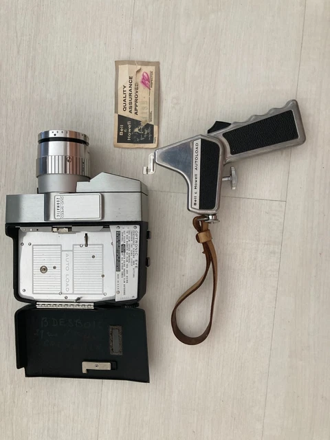 Ancienne camera Bell & Howell avec accessoires de la marque - Collection