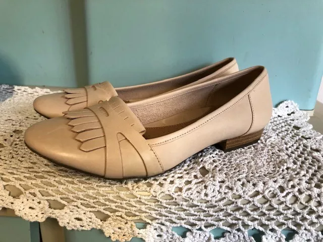 Ladies cream shoes size 5 on sale