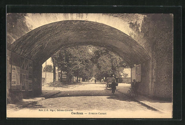 CPA Cachan, Avenue Carnot, vue de la rue