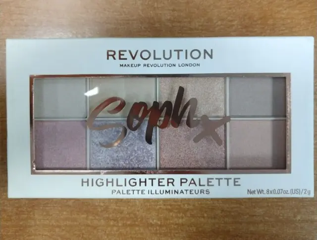 The Makeup Revolution Soph x Revolution Highlighter Palette *NEW* - (W10)