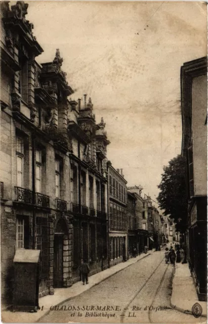 CPA CHALONS-sur-MARNE - Rue d'Orphelinat et la Bibliotheque (742263)