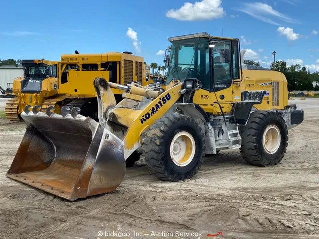 2017 Komatsu WA320-8 165 HP Wheel Loader  3.75 Yard Tractor bidadoo