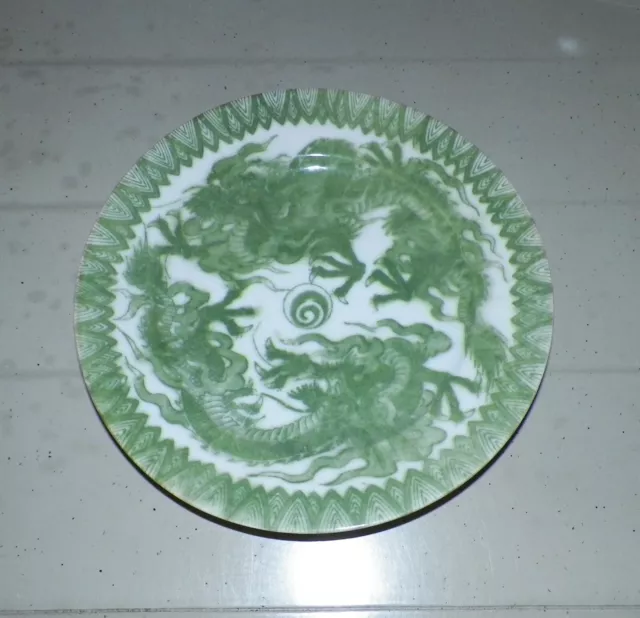 Ancienne assiette en porcelaine de Chine, vert céladon, décor dragons chinese