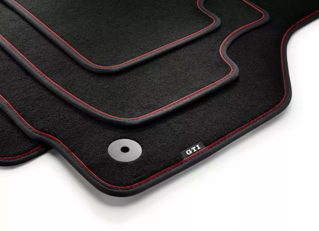 Fußmatten passend für Golf 7 8 Velours Premium Autoteppich Matten  Automatten 4-teilig Schwarz : : Auto & Motorrad