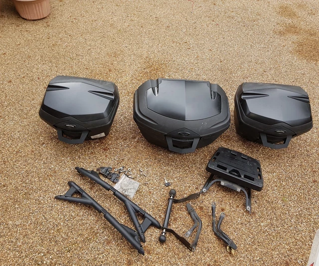 Renntec :: Luggage Racks :: Triumph Sprint GT1050 &SE 2010 on Luggage Carrier / Top Box Rack in Black
