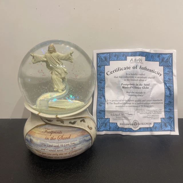 Footpints In The Sand' Musical Glitte Globe