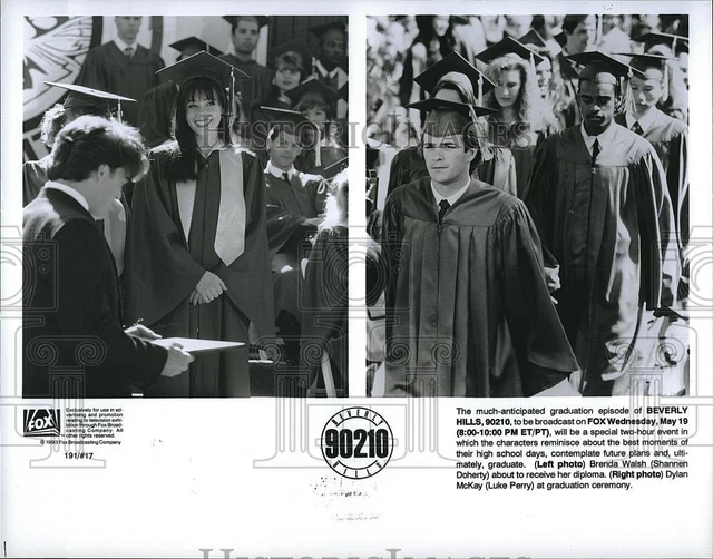 1993 Press Photo Beverly Hills 90210 Shannen Doherty Luke Perry graduate