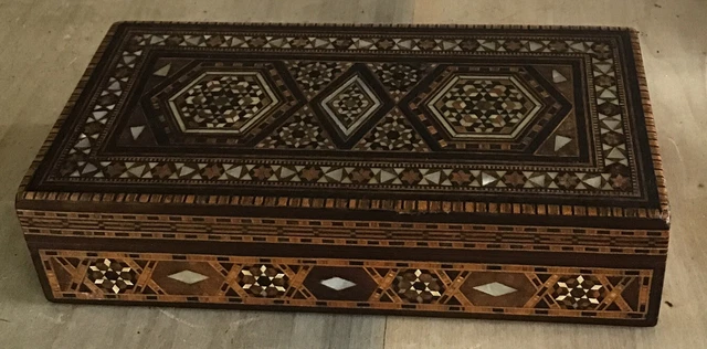 Antigua caja con incrustaciones Vizagapatam madre perla decoración tapa con bisagras