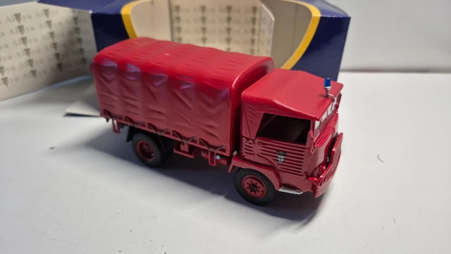 Taudis Détective Arrêtezvous tut tut bolide super camion caserne de pompier crèm