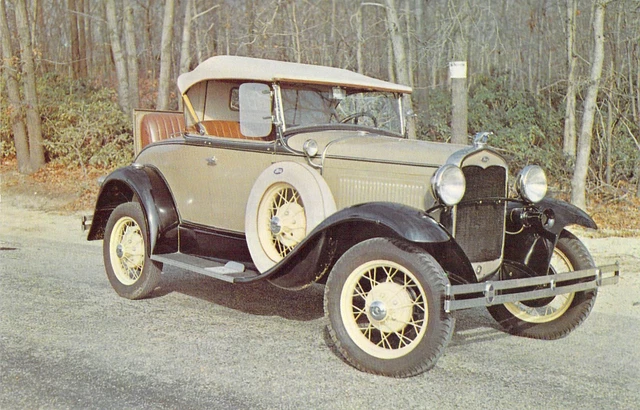 1931 Ford Deluxe roadster Model A Rumble Seat Roaring 20 Auto postcard K7