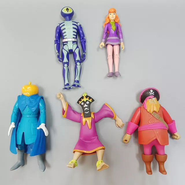 LOT 5 Scooby Doo Mystery FRED SHAGGY DAPHNE VELMA Zombie Witch Doctor  Figures