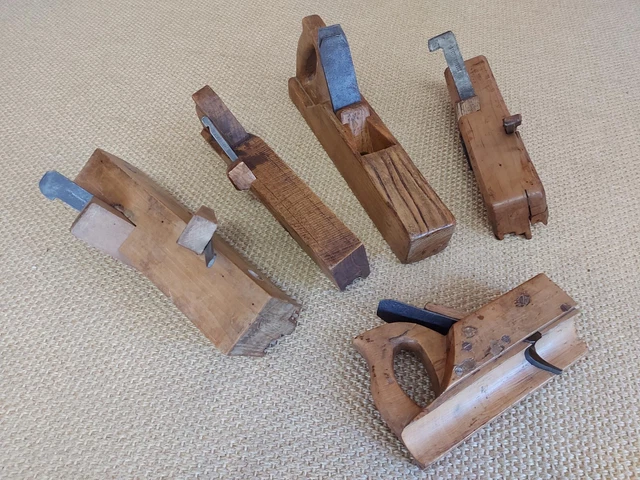 Lot de cinq rabots de "montagne", art populaire, outils anciens