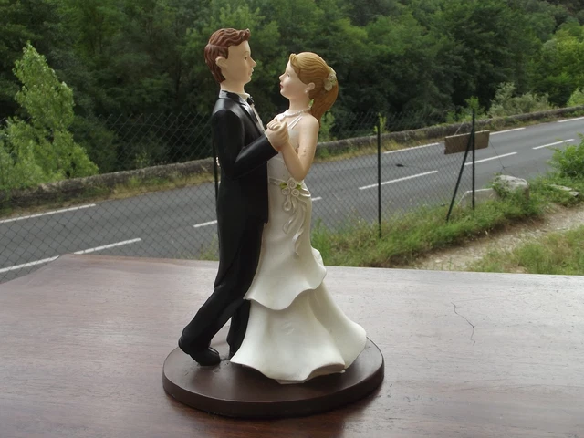 statuette couple de mariés dansant mariage, fiançailles, anniversaire de mariage