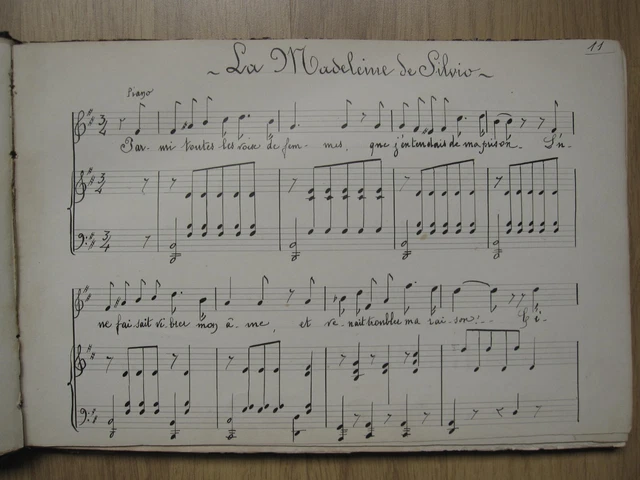 Ancien Cahier de musique avec partitions et paroles manuscrites