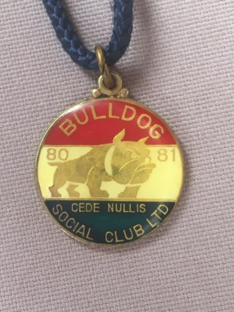Vintage 1980-81 FOOTSCRAY Football SOCIAL CLUB Medallion, Badge-Western Bulldogs