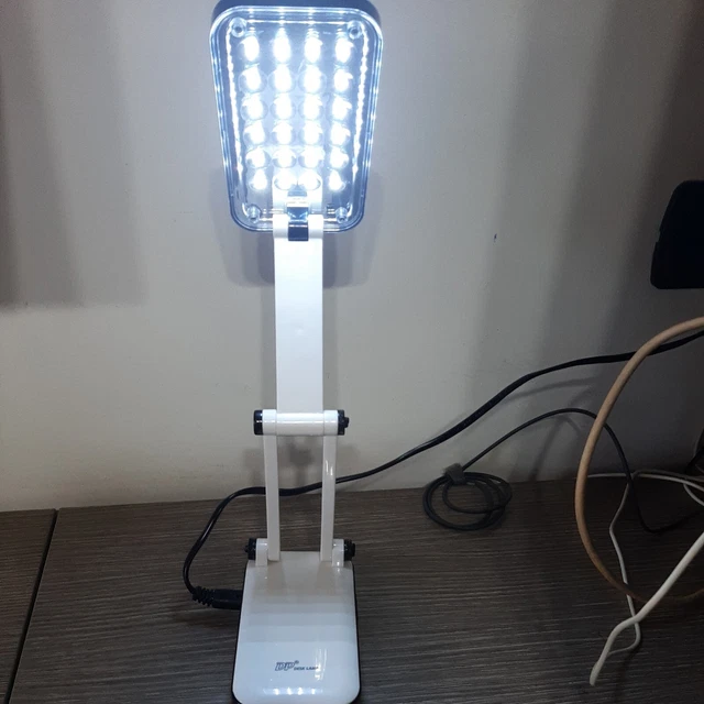 Lampada d'Emergenza da tavolo.Pieghevole e Ricaricabile. 24 led Poco Usata