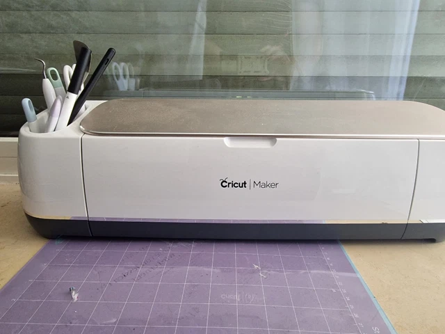 Cricut Maker mit viel Zubehör