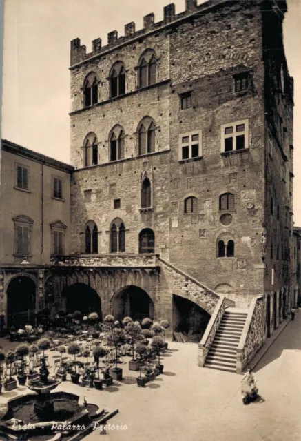 Firenze Prato palazzo Pretorio + Vespa