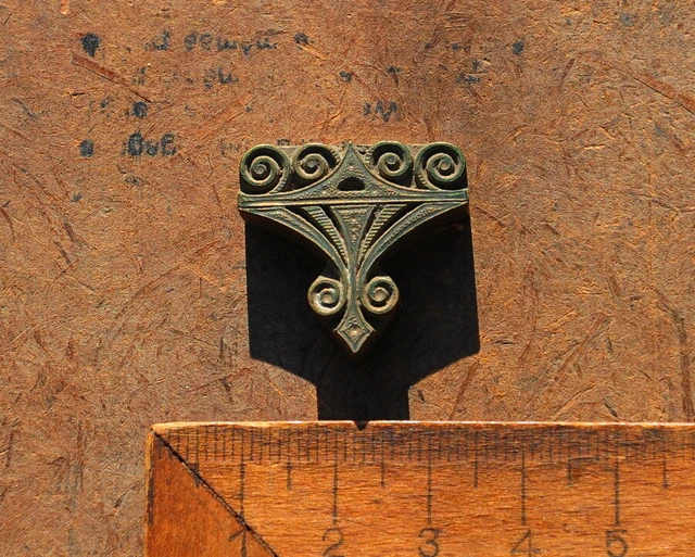 Messingornament Zierornament Messing Buchbinden Blindprägung Ornament Leder ~
