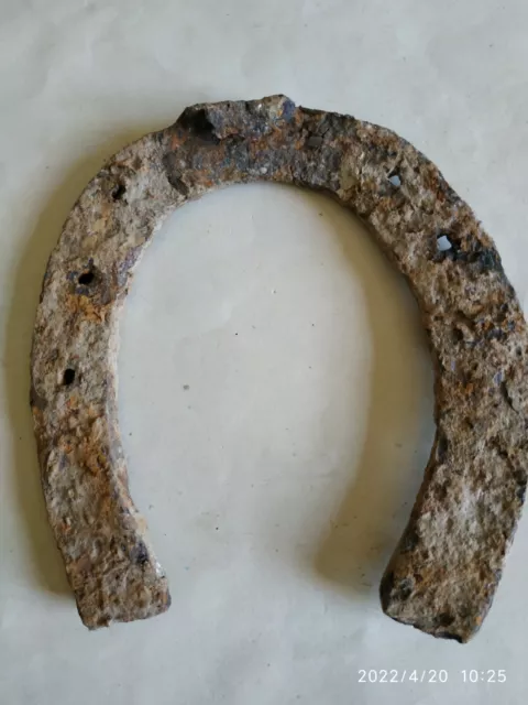 Antico ferro di cavallo portafortuna da collezione vintage in ferro battuto