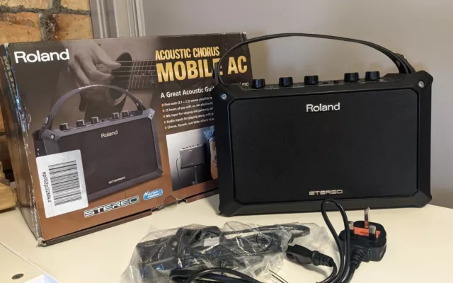 Roland Mobile AC Acoustic Chorus 5W Guitar Amp Battery / Mains Adaptor Included