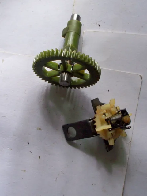 Briggs & Stratton 6hp camshaft & oil slinger / governor gear