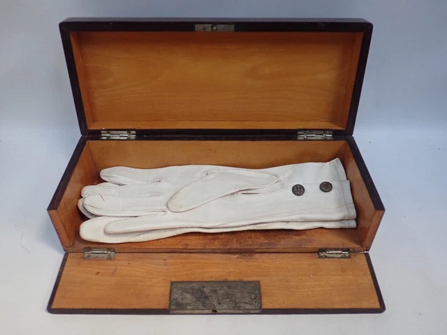 Estimation Mobilier XXeme: Boîte à gants ancienne