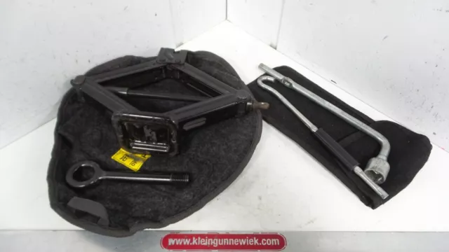 SET ATTREZZI HYUNDAI ACCENT HATCHBACK 1.4i 16V (G4EE) 2009