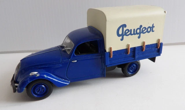 A vendre Peugeot 404 Pick-up (camionnette bâchée