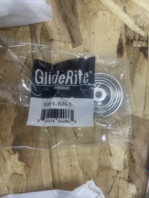 Gabinete de anillo redondo delgado GlideRite 1-1/2" placa posterior níquel satinado - 5061-SN-1