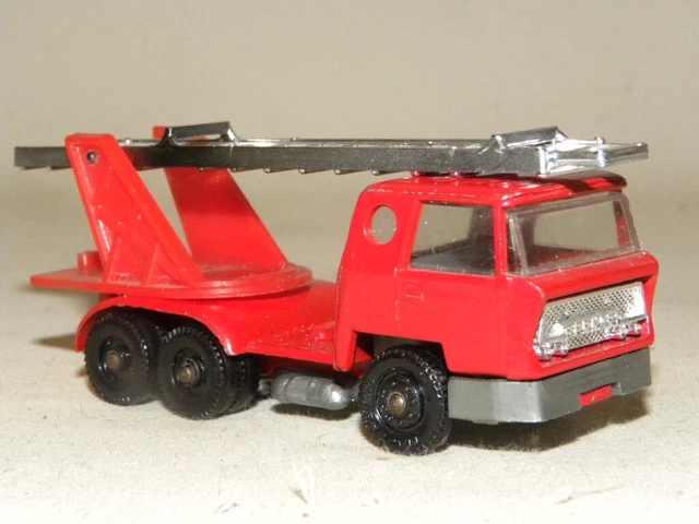 JOUET ANCIENNE MINIATURE Majorette Serie 200 Voiture Peugeot 205 Gti 1