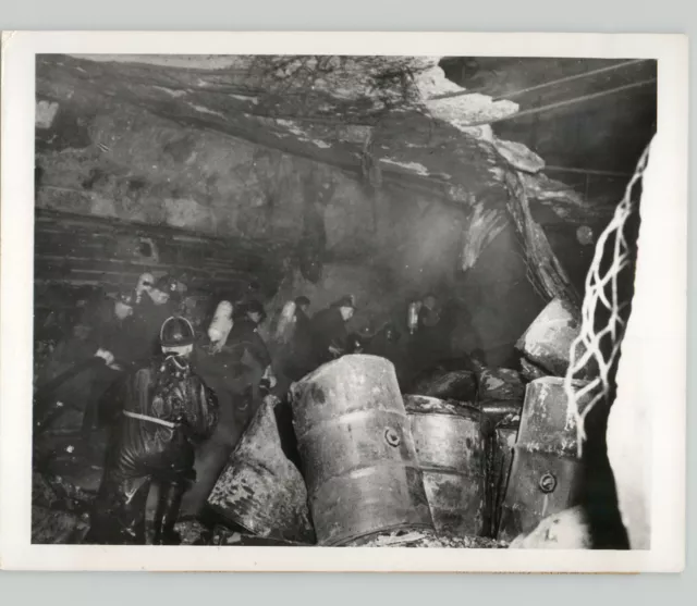 FDNY Fights HOLLAND TUNNEL EXPLOSION New York City DISASTER 1949 Press Photo