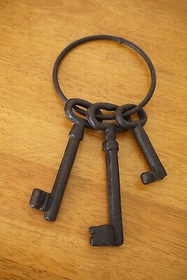 3 Jailor Pirate Skeleton Keys Ring Rustic Antique Black Cast Iron Old West Decor