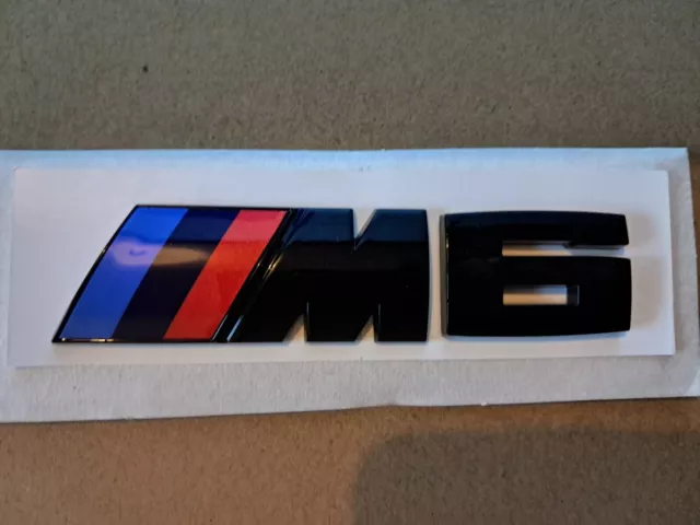 BMW M6 boot/tailgate   Badge in gloss black