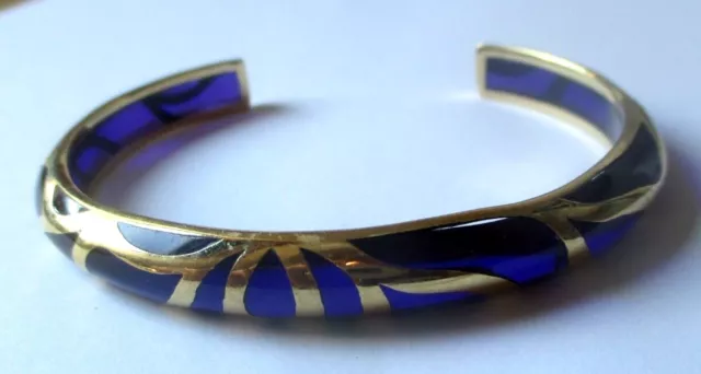 Bracelet rigide ouvert plaqué or bleu violet translucide rare bijou vintage 3432