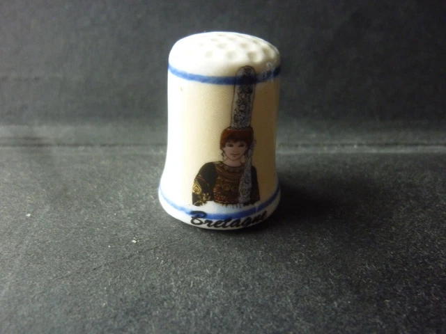 DÉ À COUDRE De Collection En Porcelaine Décoré Du Chef Des Yeoman