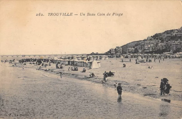 Cpa 14 Trouville Un Beau Coin De Plage