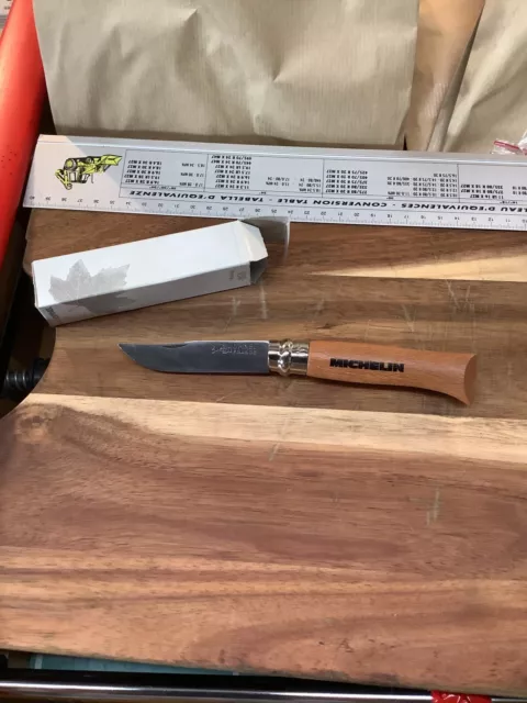 couteau Opinel  Michelin numéro 8 .objet neuf