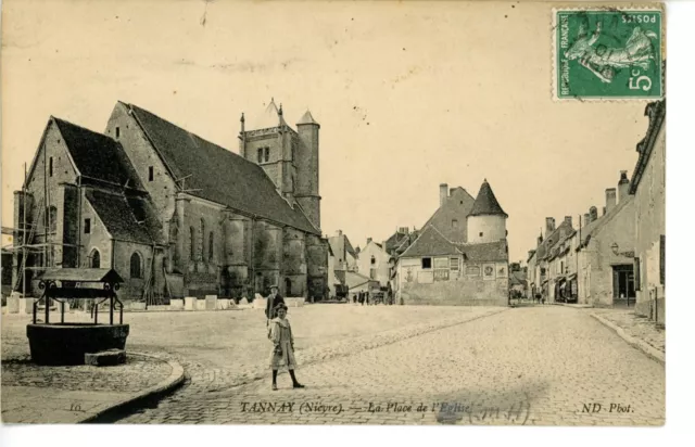 58 Tannay la place de l'église animée 1910