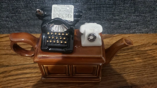 RARE VINTAGE PAUL Cardew Crime Writer Desk 3D Teapot “Murder at