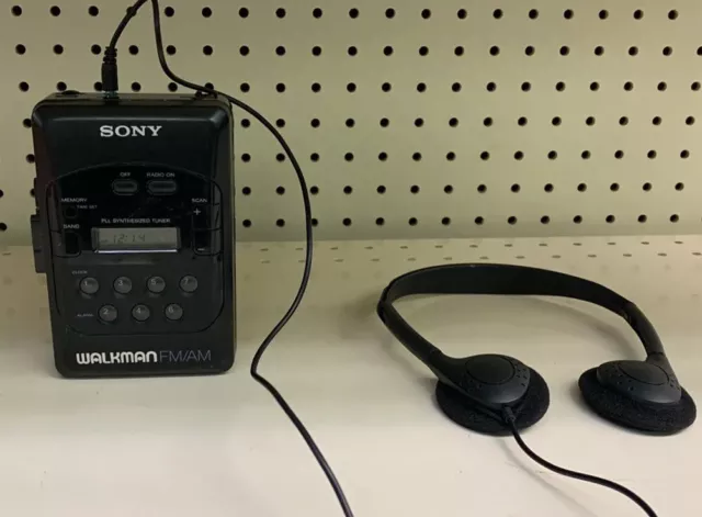 Sony Walkmans WM-F2031 Radio Working Cassette Player Not For Parts Only Read