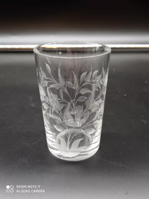 Verre gobelet à thé en cristal de BACCARAT,SAINT LOUIS ,décors floraux Bambou .