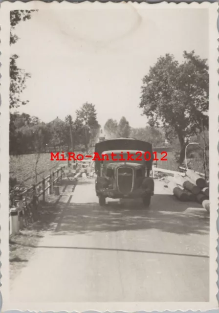 Foto, Wk2, schicker Lkw der Wehrmacht auf dem Vormarsch (N)50447