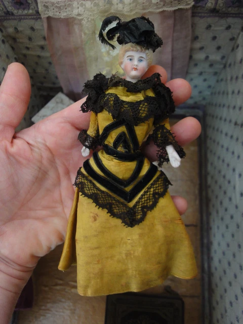 Poupée Kestner Pouty ancienne, vers 1885, bouche fermée, robe