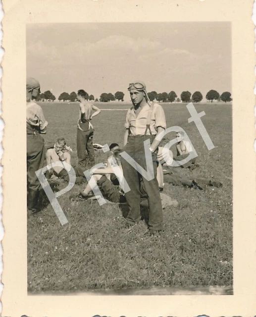 FOTO WKII SOLDATEN Wehrmacht Luftwaffe Feldflugplatz Schlesien Polen F1 ...