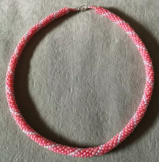 Gehäkelte Perlenkette Halskette Handarbeit pink rosa