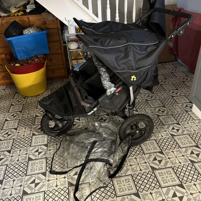 Out n About DOUBLE Nipper V4 (Black) + Rain Cover. TWIN new covers