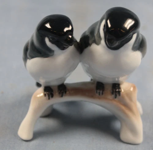 OISEAU BLEU PORCELAINE vintage collection - figurine de vitrine - 4 x 3 OISEAU BLEU PORCELAINE vintage collection - figurine de vitrine - 4 x 3