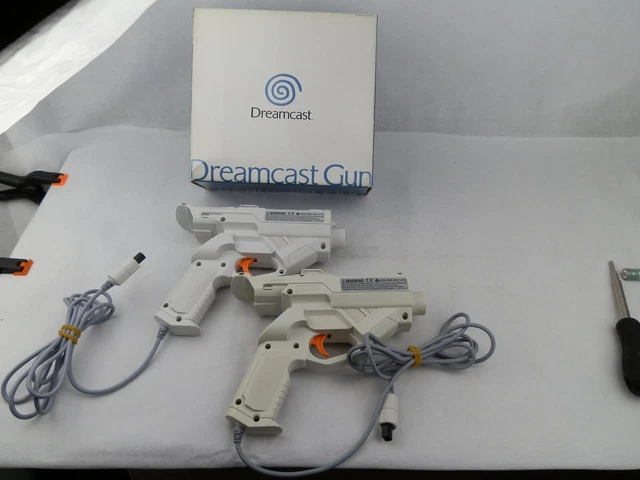 2x Official Sega Dreamcast Light Gun Controllers HKT-7800 1 x box, ex condition